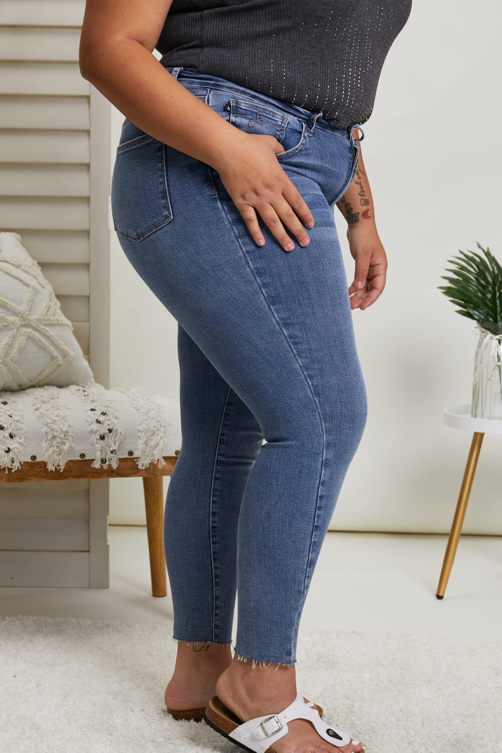 Judy Blue Gloria Embroidered Relaxed Fit Jeans